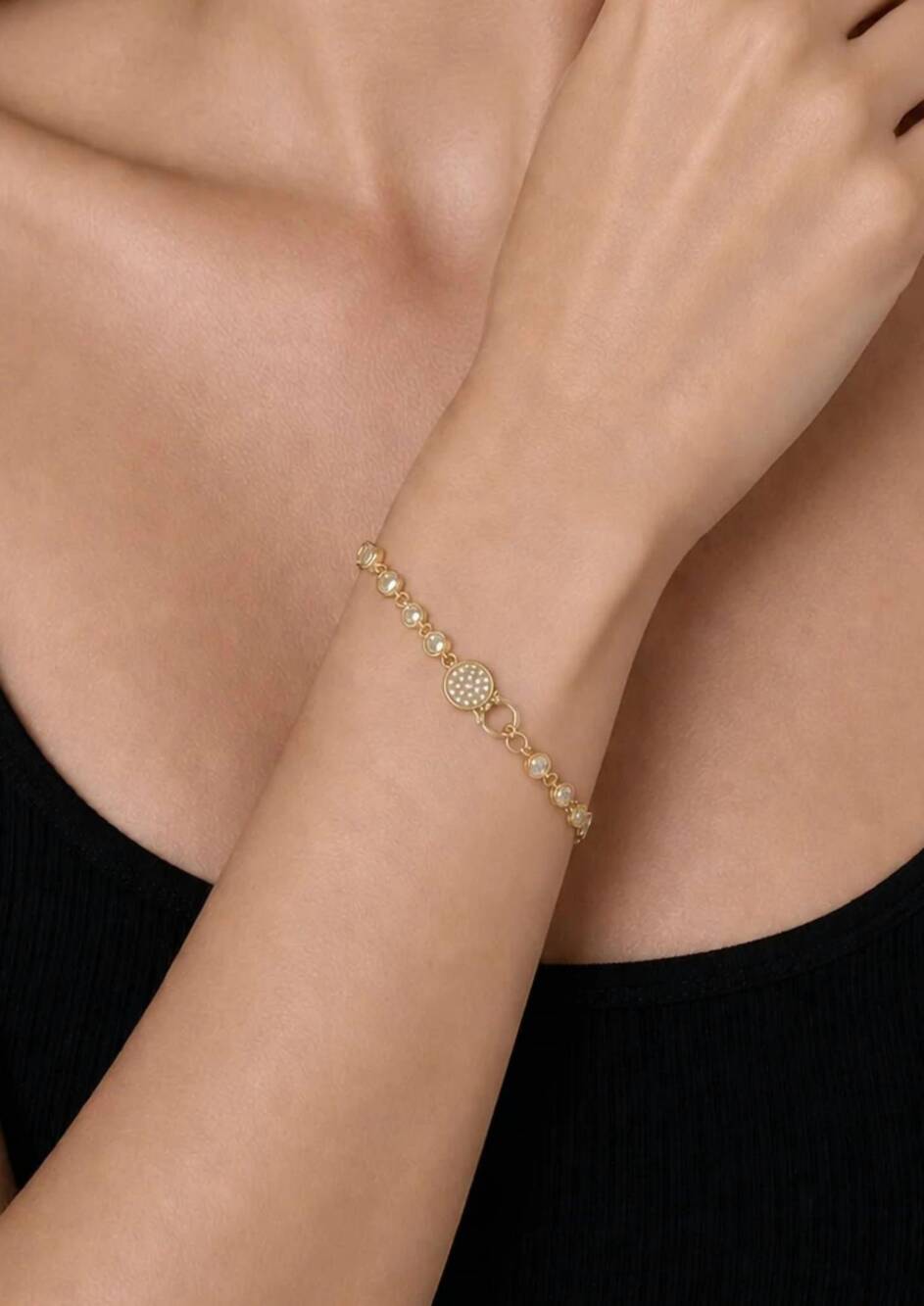 NEW BELLE women's leo bezel bracelet in clear